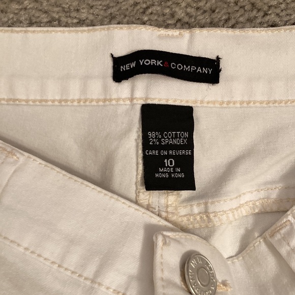 NY&CO White Jean Capris - Picture 2 of 4